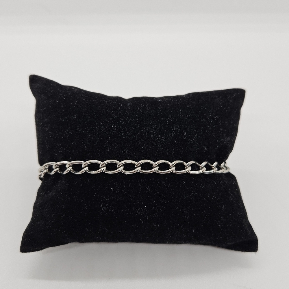 silver tone chain bracelet with sea world charm